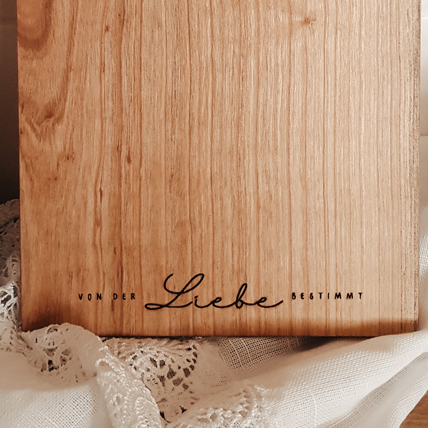 Schneidebrett “Von der Liebe bestimmt”
