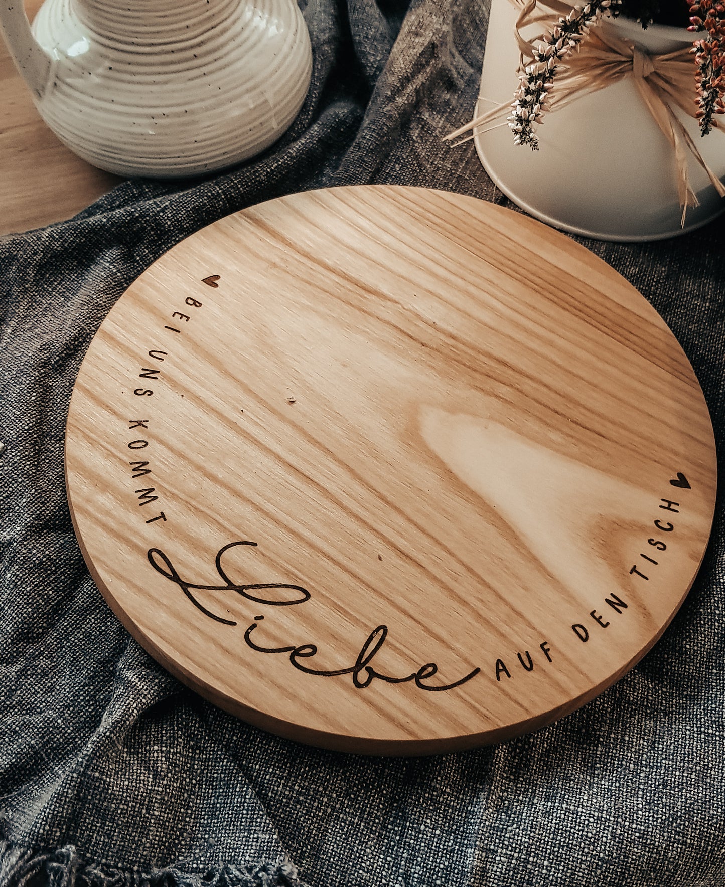 Holz-Untersetzer “Bei uns kommt Liebe auf den Tisch”